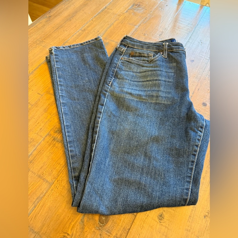 Bandolino Mandie missy senora straight leg style woman’s jeans. Size 8. - Picture 2 of 5